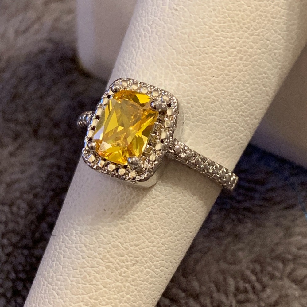 925 Silver Ring w/Square Topaz Stone & CZs Size 7